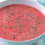 Холодный суп из клубники и ревеня