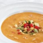 Крабовый суп с авокадо, томатами и кукурузным гарниром