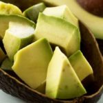 Авокадо нарезанный