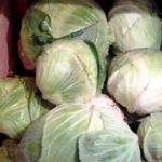 Капуста хранится в ящике