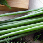 Свежий зеленый лук