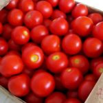 Помидоры хранятся в ящике