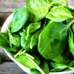 Листья шпината