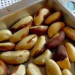 Бразильский орех на блюдичке