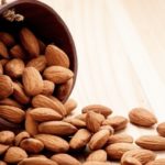 Рассыпался миндаль