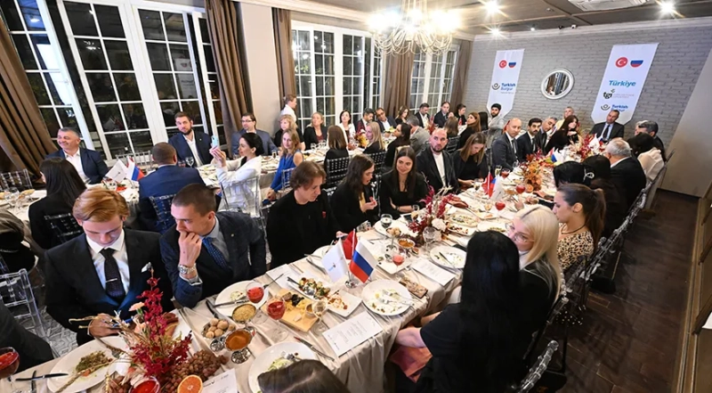 Шеф-повар Арда Тюркмен презентовал в Москве блюда турецкой кухни из булгура